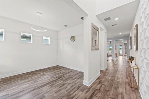 Casa en alquiler en Orlando, Florida, 5 dormitorios, 382.2 m2 № 1908367 - foto 27