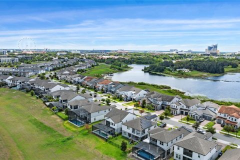 Casa en alquiler en Orlando, Florida, 5 dormitorios, 382.2 m2 № 1908367 - foto 9