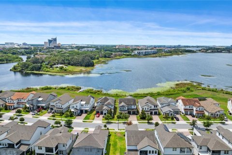 Casa en alquiler en Orlando, Florida, 5 dormitorios, 382.2 m2 № 1908367 - foto 3