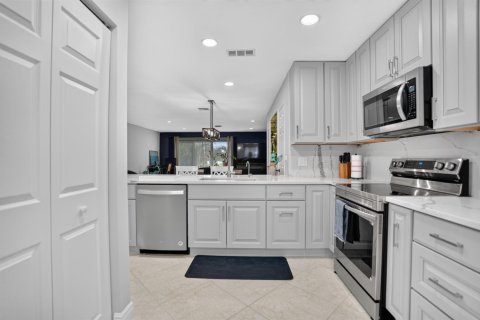 Touwnhouse à vendre à Delray Beach, Floride: 2 chambres, 144.74 m2 № 2398014 - photo 14