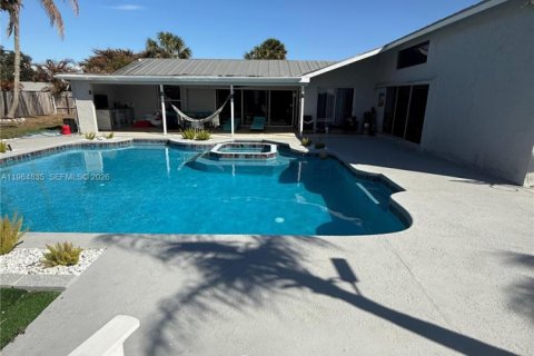 House in Port St. Lucie, Florida 3 bedrooms, 180.32 sq.m. № 2027290 - photo 5