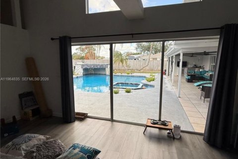 House in Port St. Lucie, Florida 3 bedrooms, 180.32 sq.m. № 2027290 - photo 17