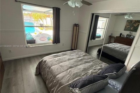 House in Port St. Lucie, Florida 3 bedrooms, 180.32 sq.m. № 2027290 - photo 11