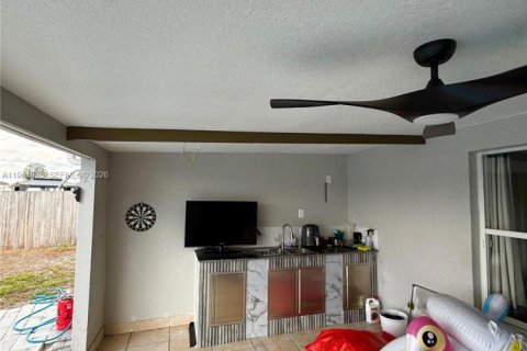 House in Port St. Lucie, Florida 3 bedrooms, 180.32 sq.m. № 2027290 - photo 24