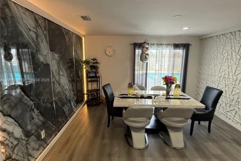 House in Port St. Lucie, Florida 3 bedrooms, 180.32 sq.m. № 2027290 - photo 6