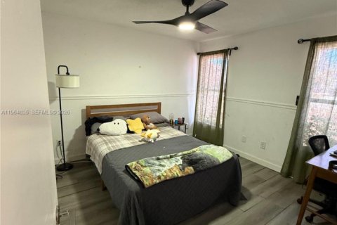 House in Port St. Lucie, Florida 3 bedrooms, 180.32 sq.m. № 2027290 - photo 15