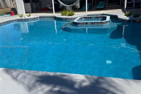 House in Port St. Lucie, Florida 3 bedrooms, 180.32 sq.m. № 2027290 - photo 4