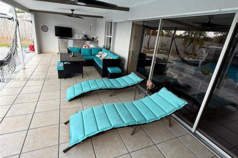 House in Port St. Lucie, Florida 3 bedrooms, 180.32 sq.m. № 2027290 - photo 27