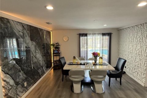 House in Port St. Lucie, Florida 3 bedrooms, 180.32 sq.m. № 2027290 - photo 7