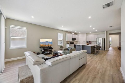 Villa ou maison à louer à Minneola, Floride: 4 chambres, 208.1 m2 № 2432826 - photo 10