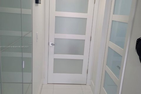 Condominio en alquiler en Sunny Isles Beach, Florida, 2 dormitorios, 132.2 m2 № 1941872 - foto 28