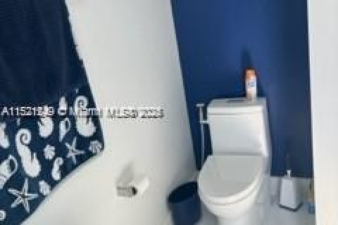 Copropriété à louer à Sunny Isles Beach, Floride: 2 chambres, 132.2 m2 № 1941872 - photo 16