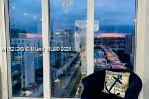 Condominio en alquiler en Sunny Isles Beach, Florida, 2 dormitorios, 132.2 m2 № 1941872 - foto 15