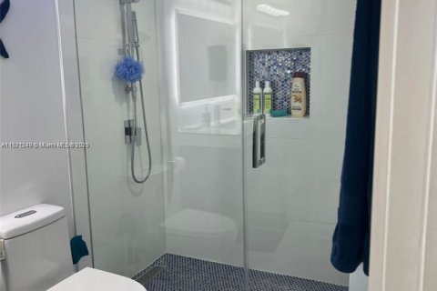 Condo in Sunny Isles Beach, Florida, 2 bedrooms  № 1941872 - photo 29