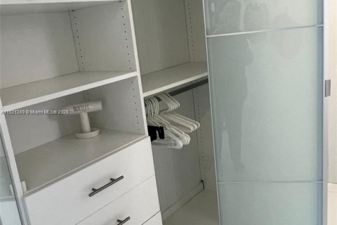 Condominio en alquiler en Sunny Isles Beach, Florida, 2 dormitorios, 132.2 m2 № 1941872 - foto 24