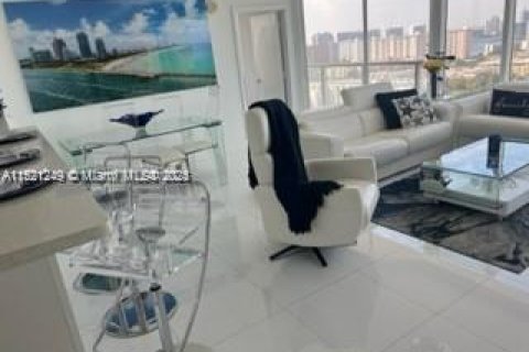 Condo in Sunny Isles Beach, Florida, 2 bedrooms  № 1941872 - photo 4