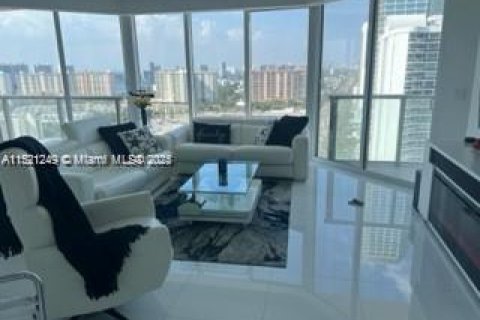 Copropriété à louer à Sunny Isles Beach, Floride: 2 chambres, 132.2 m2 № 1941872 - photo 2