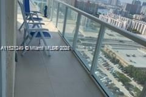 Copropriété à louer à Sunny Isles Beach, Floride: 2 chambres, 132.2 m2 № 1941872 - photo 9