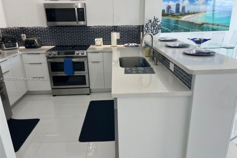 Condo in Sunny Isles Beach, Florida, 2 bedrooms  № 1941872 - photo 11