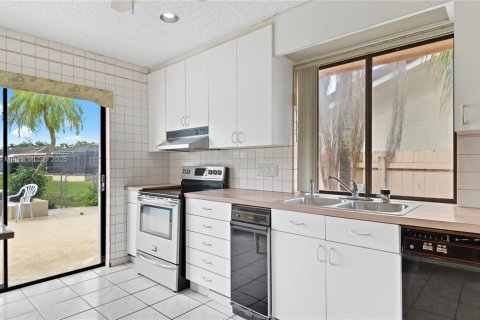 Casa en venta en Miami, Florida, 4 dormitorios, 191.75 m2 № 1967058 - foto 17