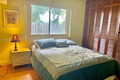 Casa en venta en Miami, Florida, 4 dormitorios, 191.75 m2 № 1967058 - foto 22