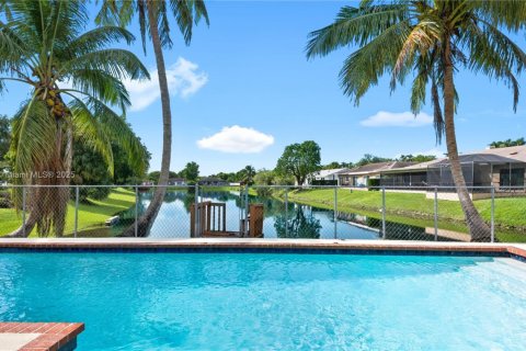 Casa en venta en Miami, Florida, 4 dormitorios, 191.75 m2 № 1967058 - foto 5