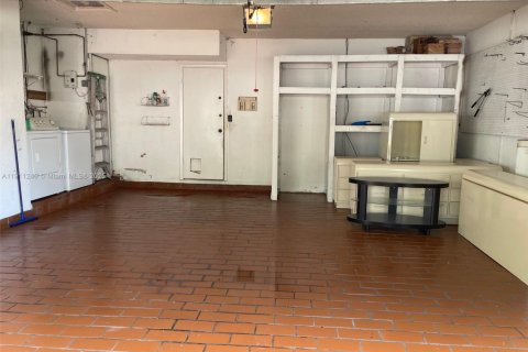 Casa en venta en Miami, Florida, 4 dormitorios, 191.75 m2 № 1967058 - foto 27