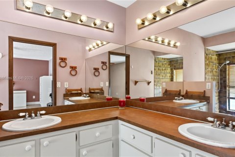 Casa en venta en Miami, Florida, 4 dormitorios, 191.75 m2 № 1967058 - foto 12