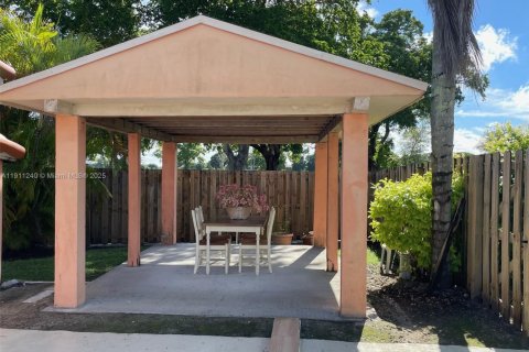Casa en venta en Miami, Florida, 4 dormitorios, 191.75 m2 № 1967058 - foto 8