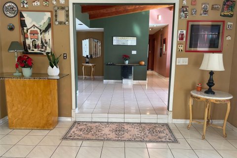 Casa en venta en Miami, Florida, 4 dormitorios, 191.75 m2 № 1967058 - foto 15