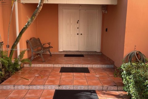 Casa en venta en Miami, Florida, 4 dormitorios, 191.75 m2 № 1967058 - foto 24