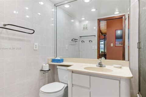 Casa en venta en Miami, Florida, 4 dormitorios, 191.75 m2 № 1967058 - foto 23