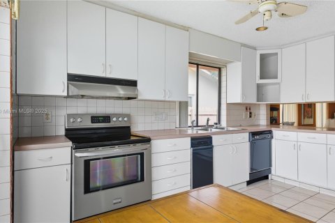 Casa en venta en Miami, Florida, 4 dormitorios, 191.75 m2 № 1967058 - foto 19