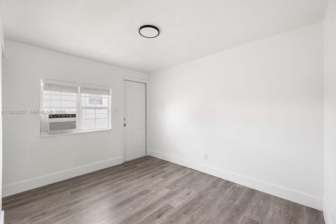 Купить коммерческую недвижимость в Вест-Парк, Флорида 211.82м2, № 2000282 - фото 8