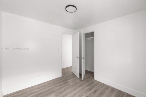 Купить коммерческую недвижимость в Вест-Парк, Флорида 211.82м2, № 2000282 - фото 13