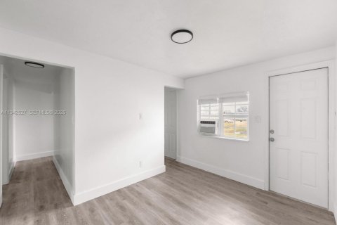 Купить коммерческую недвижимость в Вест-Парк, Флорида 211.82м2, № 2000282 - фото 9