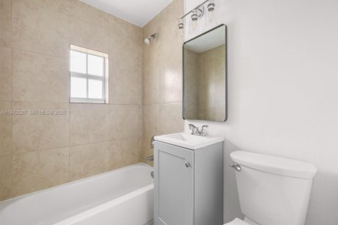 Купить коммерческую недвижимость в Вест-Парк, Флорида 211.82м2, № 2000282 - фото 15