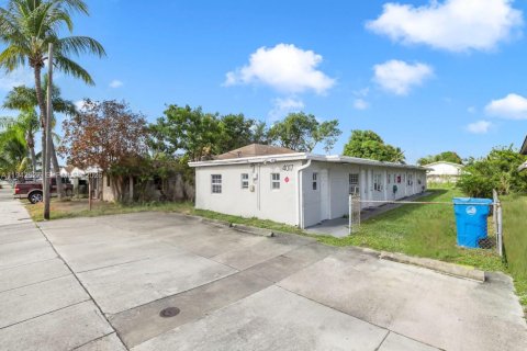 Купить коммерческую недвижимость в Вест-Парк, Флорида 211.82м2, № 2000282 - фото 2