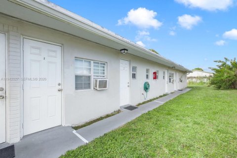 Коммерческая недвижимость в Вест-Парк, Флорида 211.82м2 № 2000282