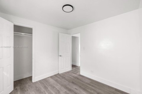 Купить коммерческую недвижимость в Вест-Парк, Флорида 211.82м2, № 2000282 - фото 11