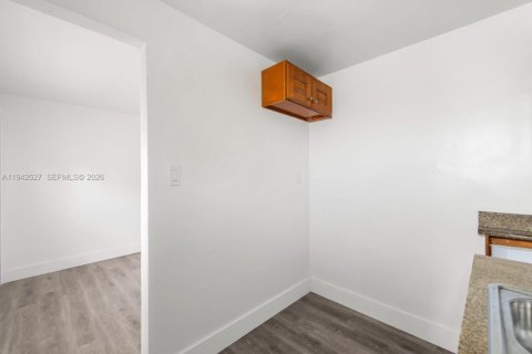 Купить коммерческую недвижимость в Вест-Парк, Флорида 211.82м2, № 2000282 - фото 7