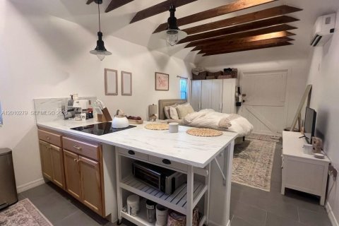 Commercial property in Miami, Florida 51.1 sq.m. № 2076144 - photo 8