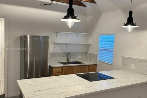 Commercial property in Miami, Florida 51.1 sq.m. № 2076144 - photo 2