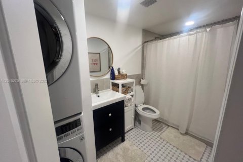 Commercial property in Miami, Florida 51.1 sq.m. № 2076144 - photo 11