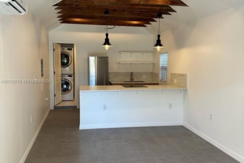 Commercial property in Miami, Florida 51.1 sq.m. № 2076144 - photo 3