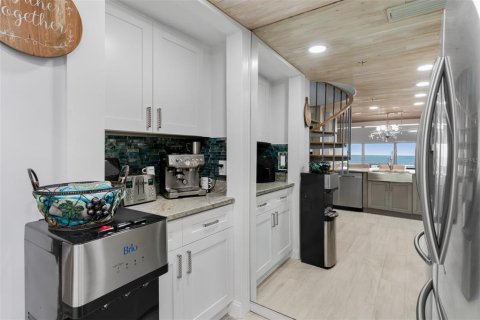 Condo in Indian Shores, Florida, 3 bedrooms  № 1901297 - photo 16