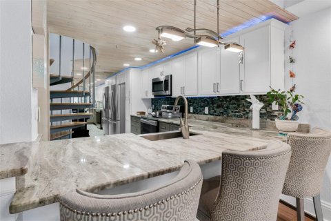 Condo in Indian Shores, Florida, 3 bedrooms  № 1901297 - photo 14