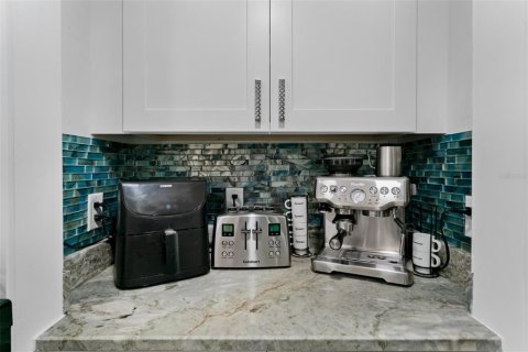 Condo in Indian Shores, Florida, 3 bedrooms  № 1901297 - photo 18