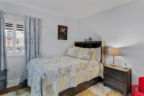 Condo in Indian Shores, Florida, 3 bedrooms  № 1901297 - photo 24