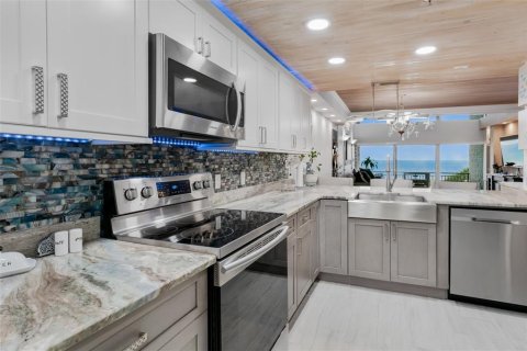 Condo in Indian Shores, Florida, 3 bedrooms  № 1901297 - photo 17
